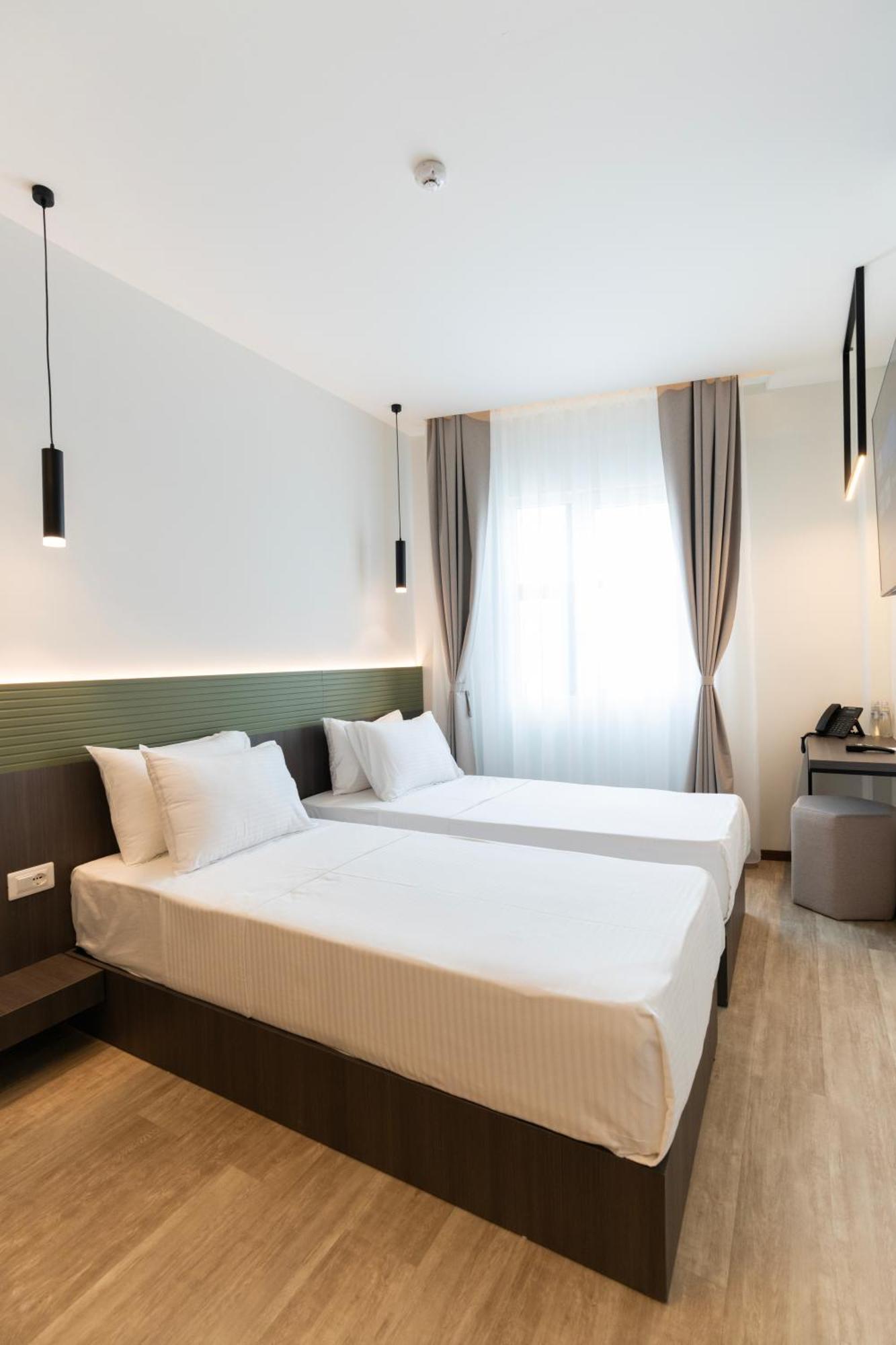Star Hill Hotel Приштина Экстерьер фото