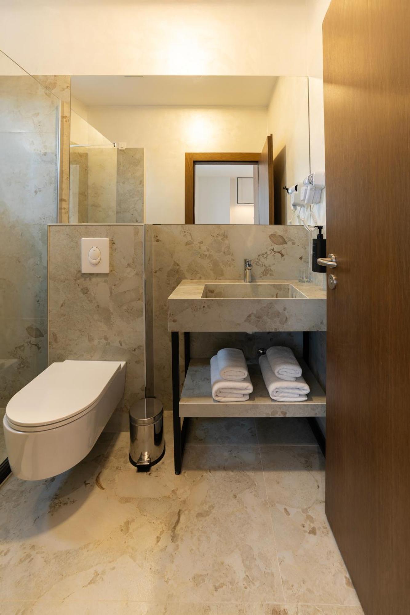 Star Hill Hotel Приштина Экстерьер фото
