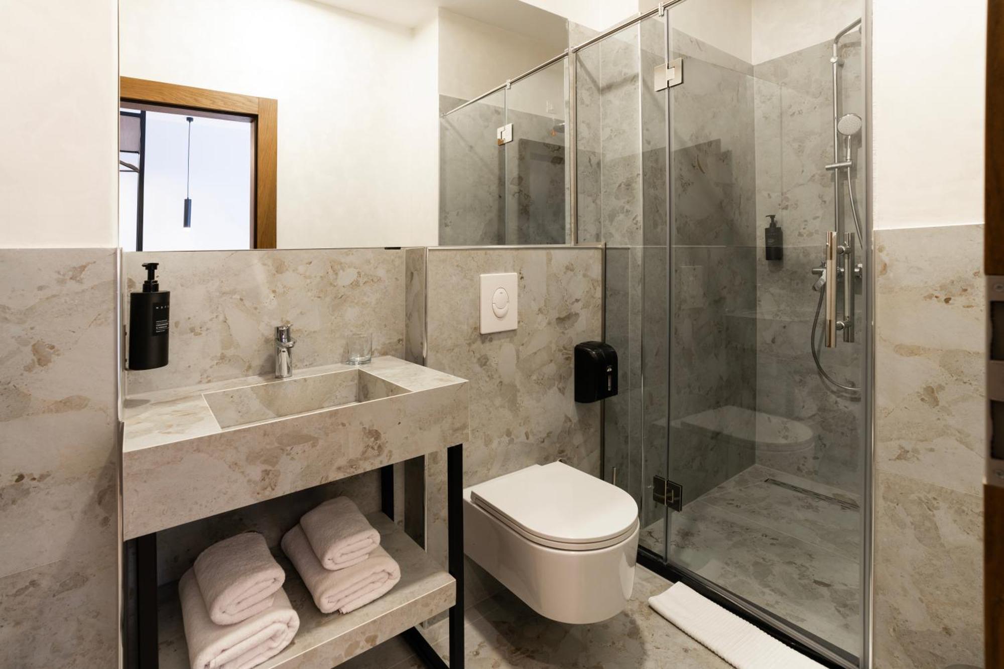Star Hill Hotel Приштина Экстерьер фото
