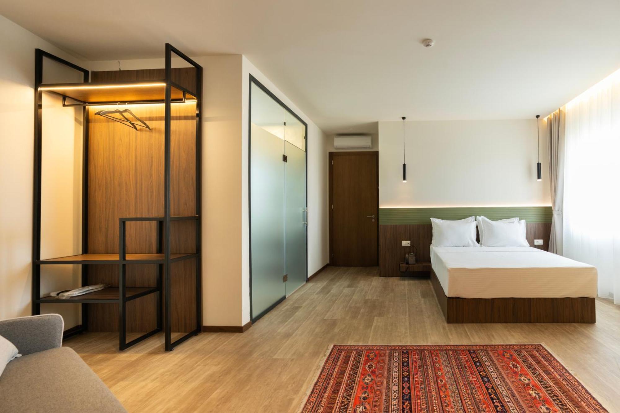 Star Hill Hotel Приштина Экстерьер фото