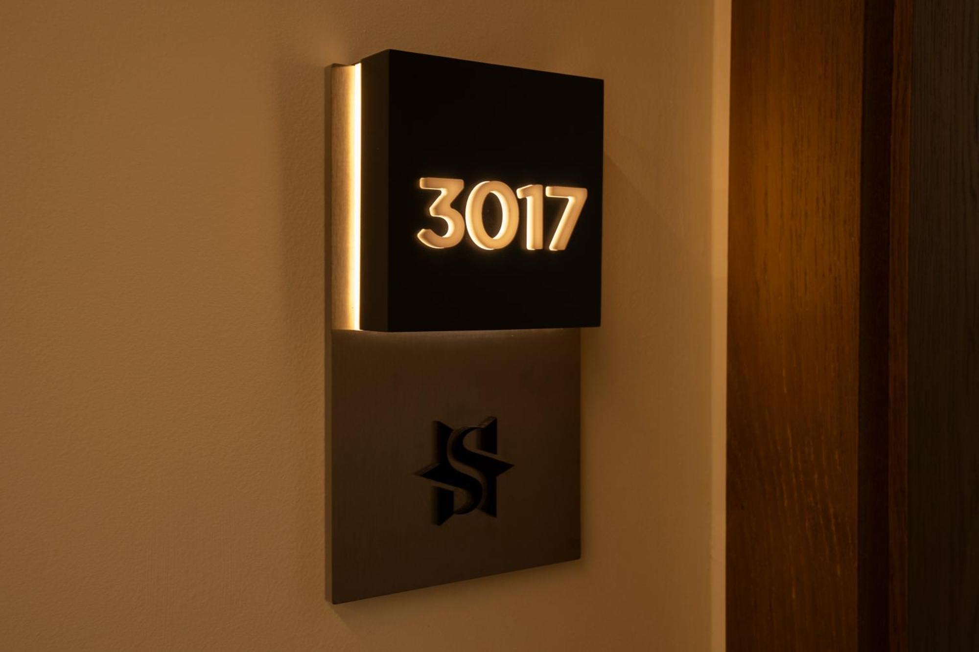 Star Hill Hotel Приштина Экстерьер фото