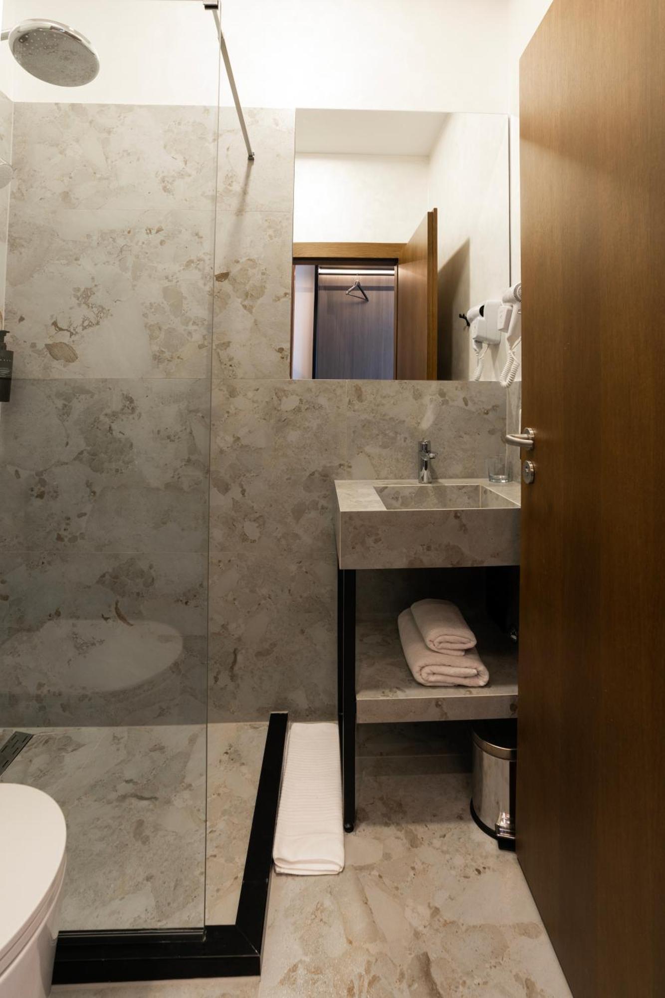 Star Hill Hotel Приштина Экстерьер фото