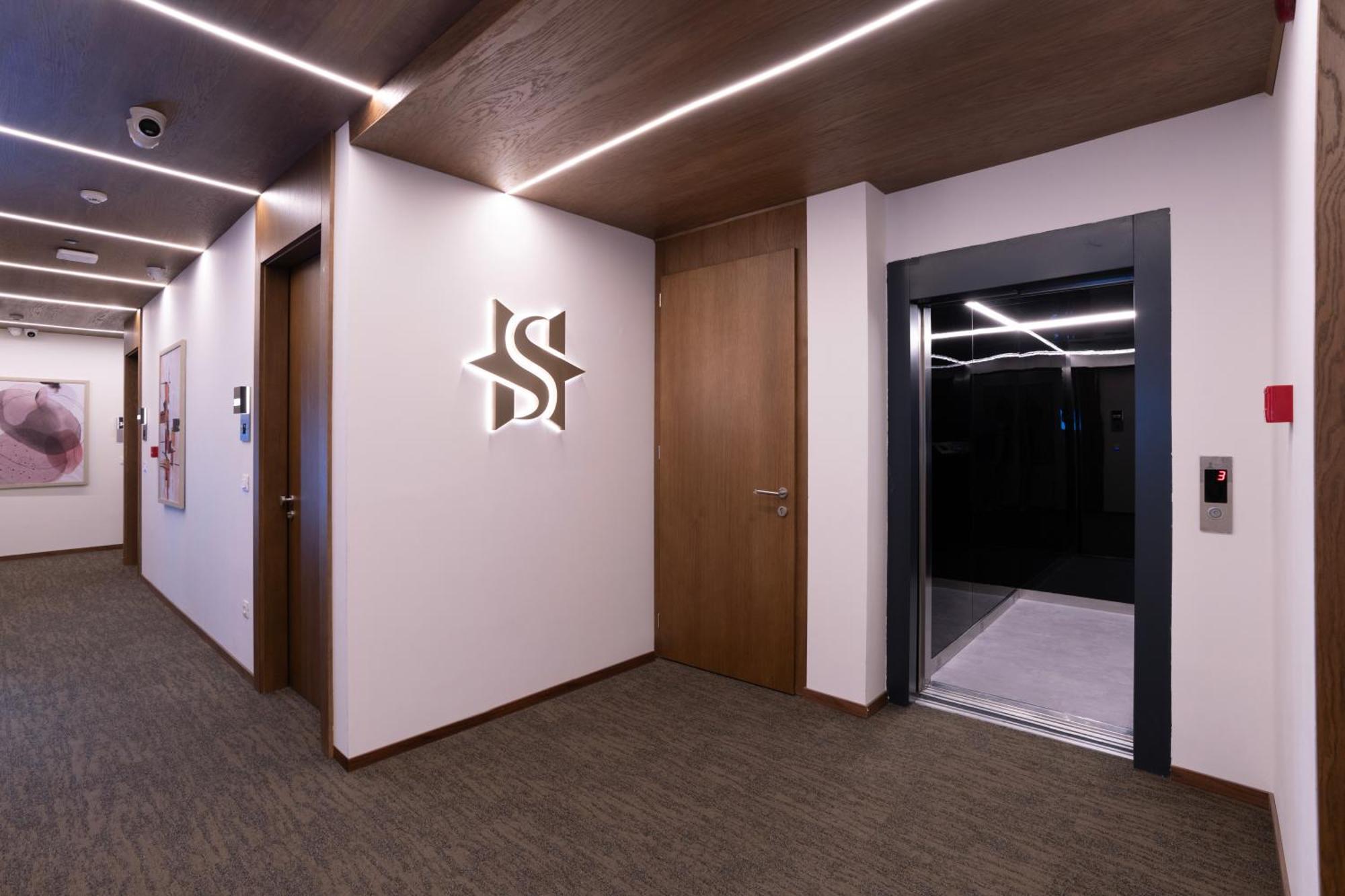 Star Hill Hotel Приштина Экстерьер фото