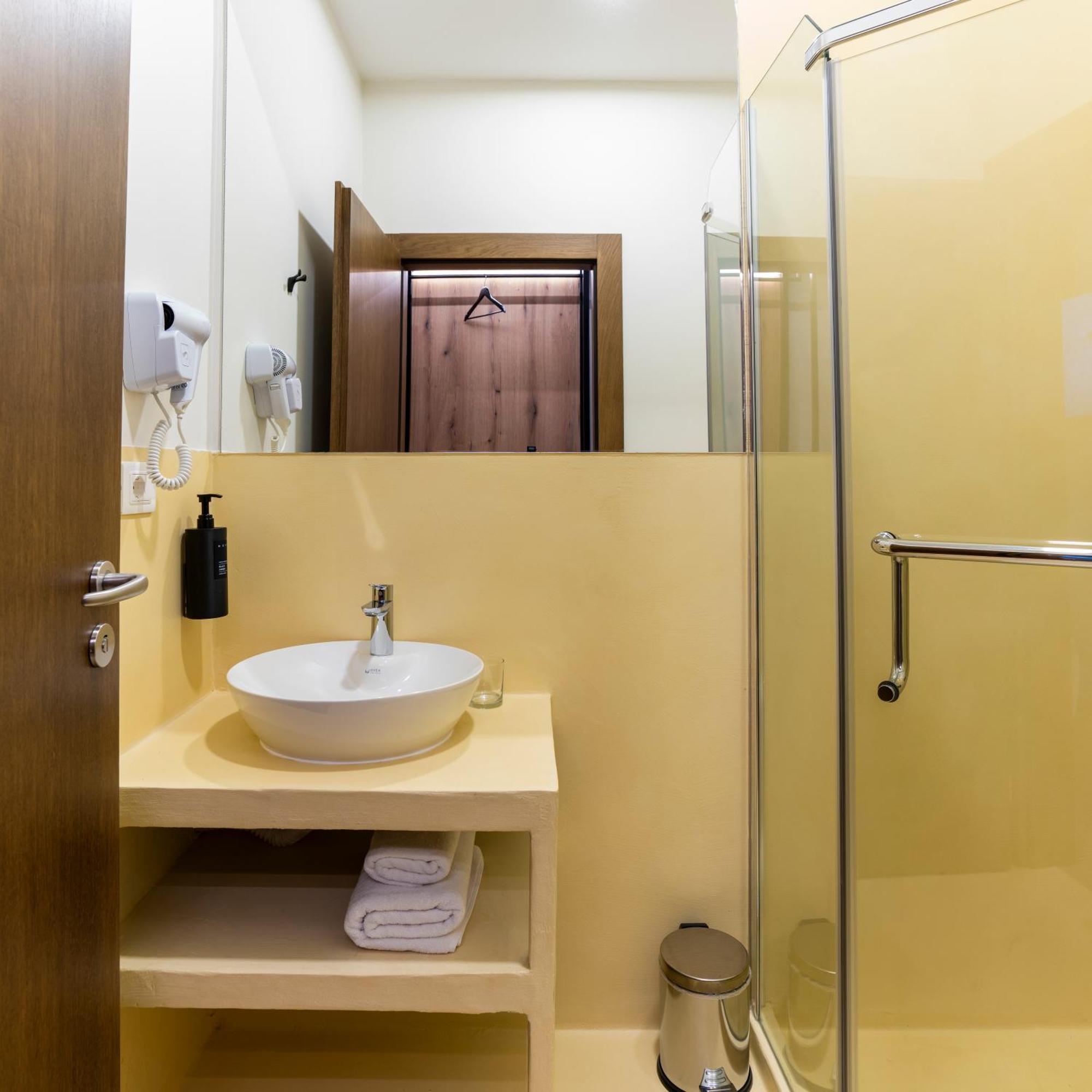 Star Hill Hotel Приштина Экстерьер фото