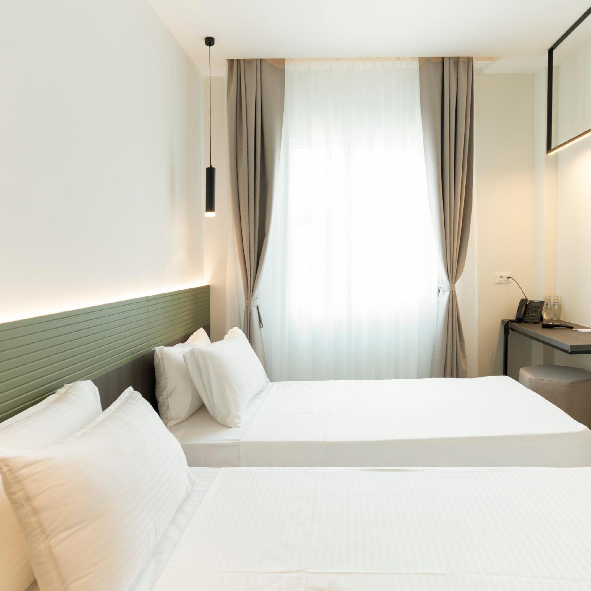 Star Hill Hotel Приштина Экстерьер фото