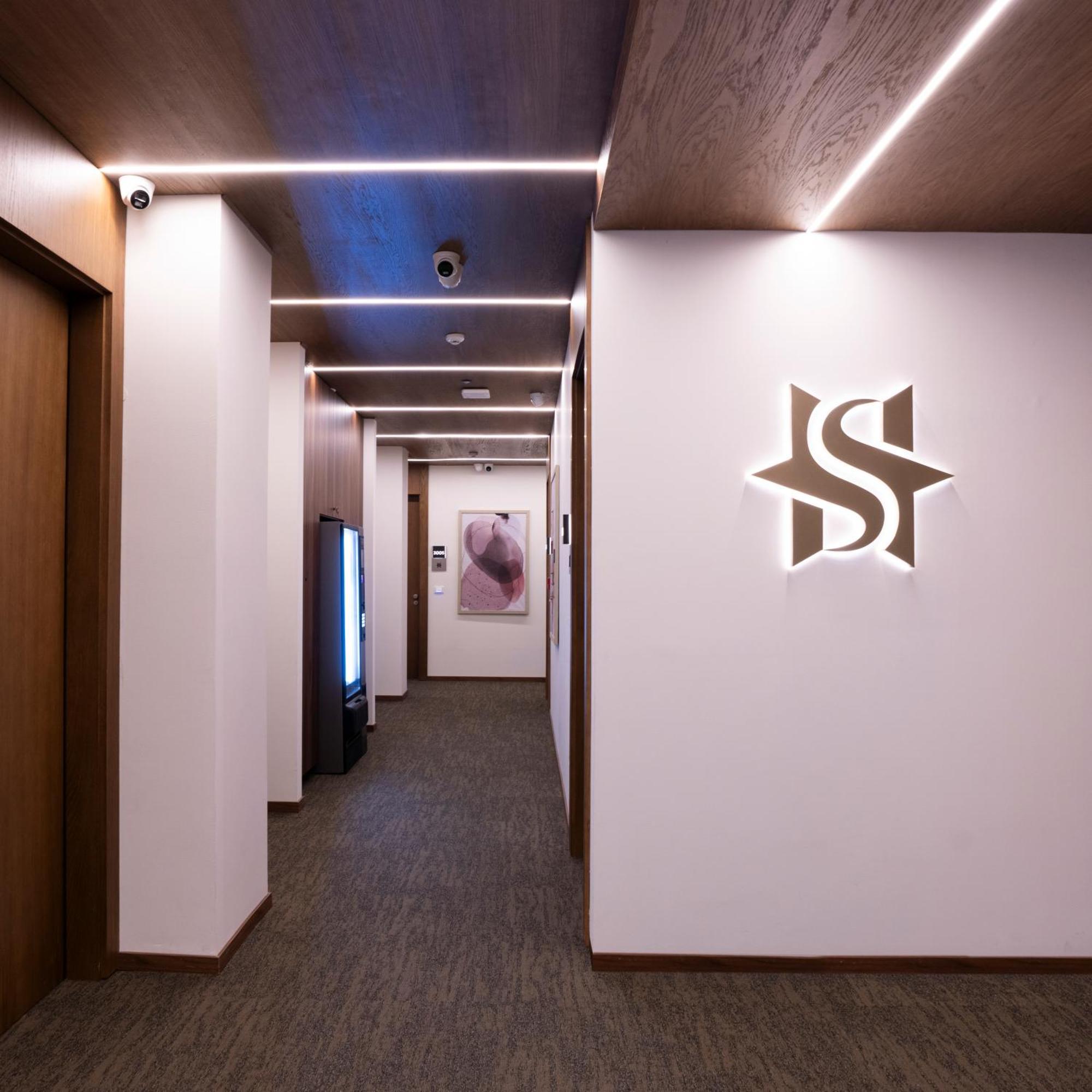 Star Hill Hotel Приштина Экстерьер фото