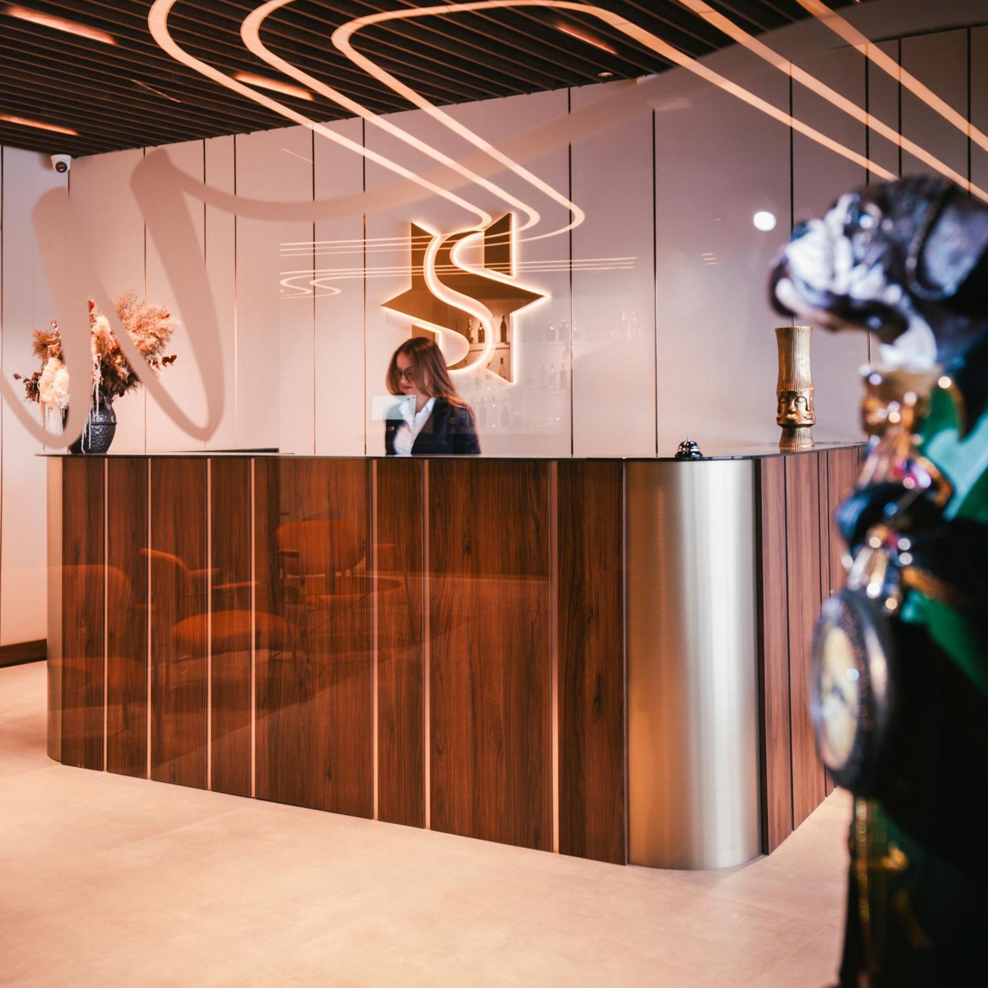 Star Hill Hotel Приштина Экстерьер фото